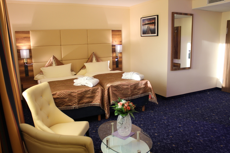 Bedroom 2, Grand Hotel Empire, Frankfurt am Main