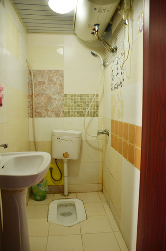 Bathroom 2, Xindayang Hostel, Dalian
