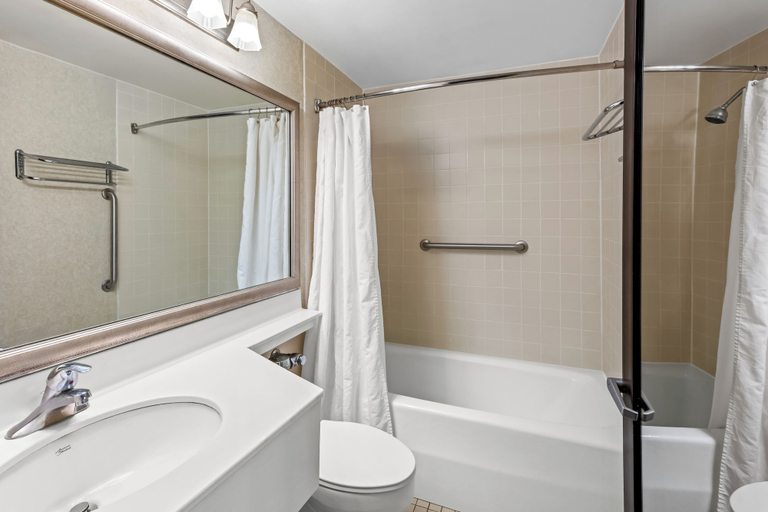 Bathroom 4, The Chelmsford Inn, Middlesex