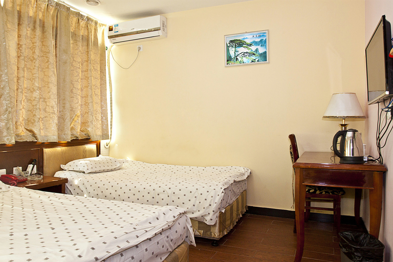 Bedroom 2, Yifeng Hotel, Shanghai