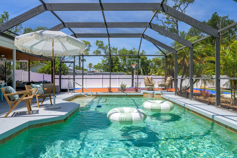 Room 3, Manatee Haven Pool Games Hot Tub Firepit, Manatee