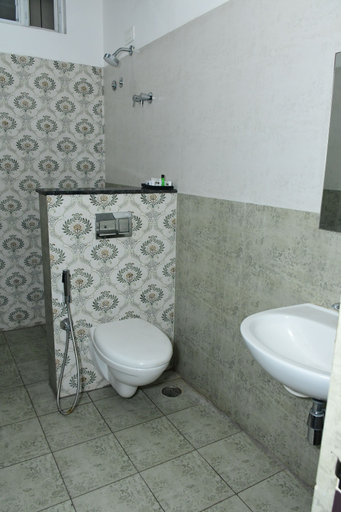 Bathroom 5, Sai Vihaar Inn & Suites, Mysore