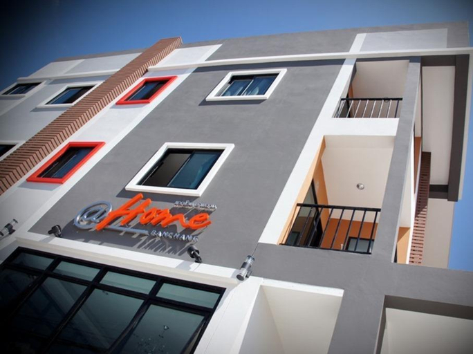 Exterior & Views