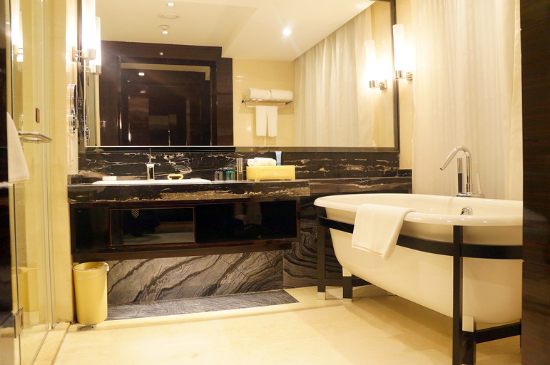 Bathroom 2, Tangent Hotel, Liangshan Yi