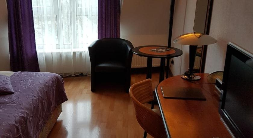 Bedroom 2, The Season, Karlsruhe
