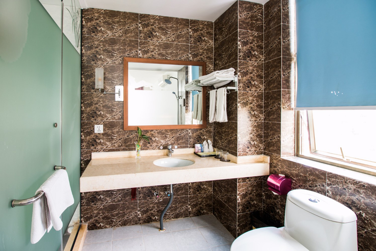Bathroom 3, Bai'an Business Hotel, Zhuhai