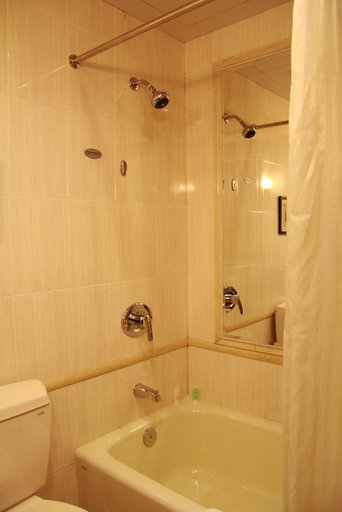 Bathroom 2, NEW OVERSEAS CHINESE HOTEL, Zhoushan
