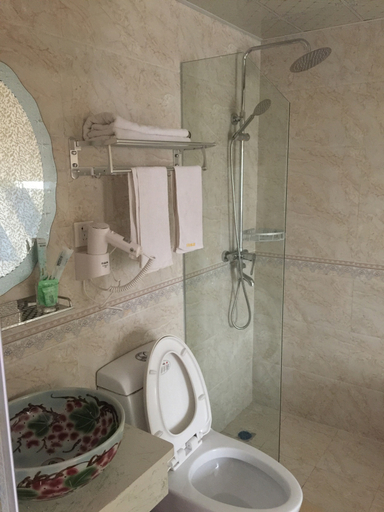 Bathroom 2, Bai Ying Hostel, Shanghai