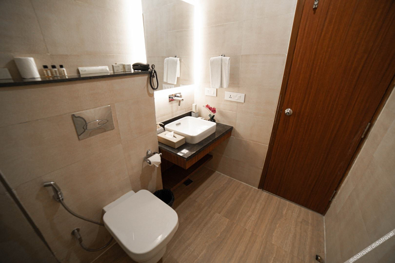 Bathroom 4, HOTEL LE AMRITAM, Dehradun