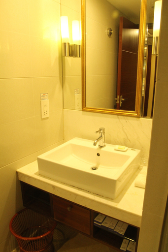 Bathroom 2, Galaxy International Holiday Hotel, Maoming