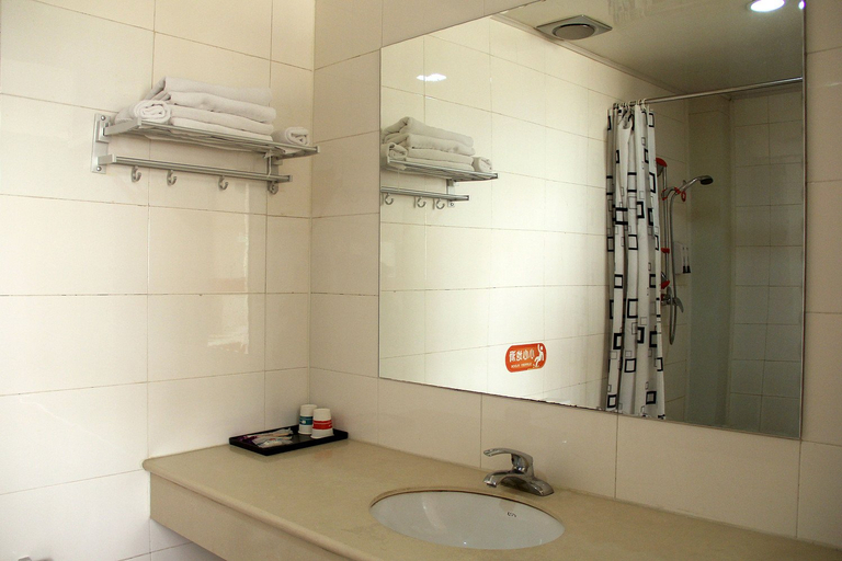 Bathroom 3, Lianyou Zhijia Chain Hotel, Yantai