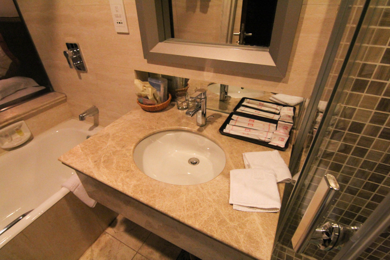 Bathroom 2, Paramount Hotel, Yangzhou
