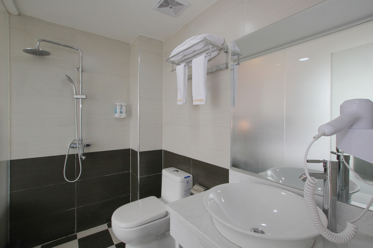 Bathroom 3, Xiangshan Mingju Hotel, Guilin
