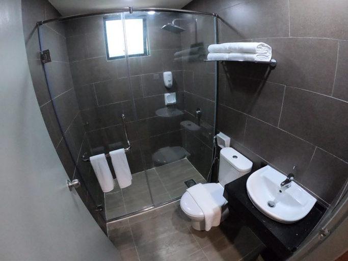 Bathroom 4, Grace Hotel Semporna, Semporna