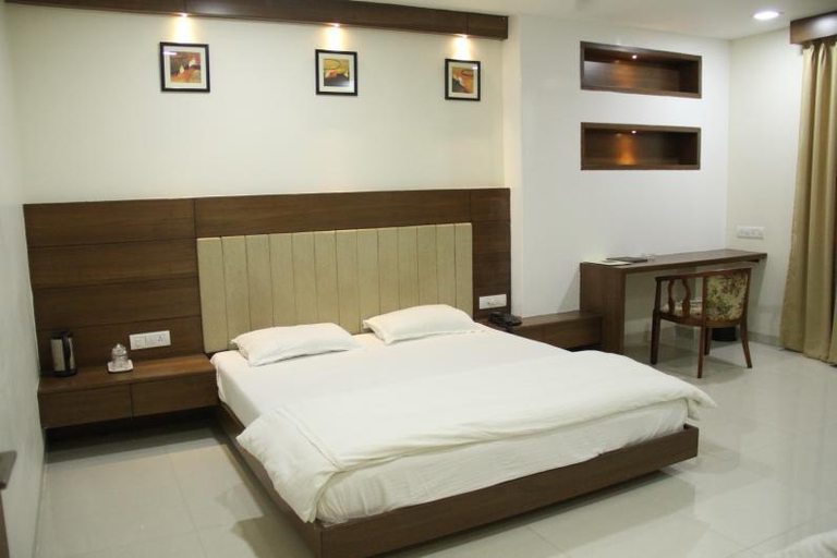 Other 5, Townhouse Prahladnagar, Ahmadabad