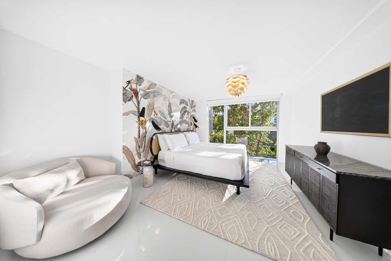 Room 5, Chic Bay Harbor 3BR Rooftop Pool Free Parking, Miami-Dade