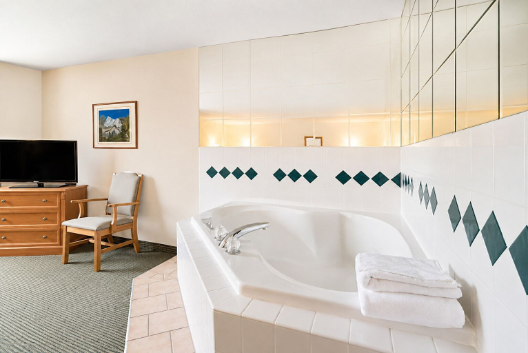 Bathroom 5, Baymont by Wyndham Hot Springs, Fall River