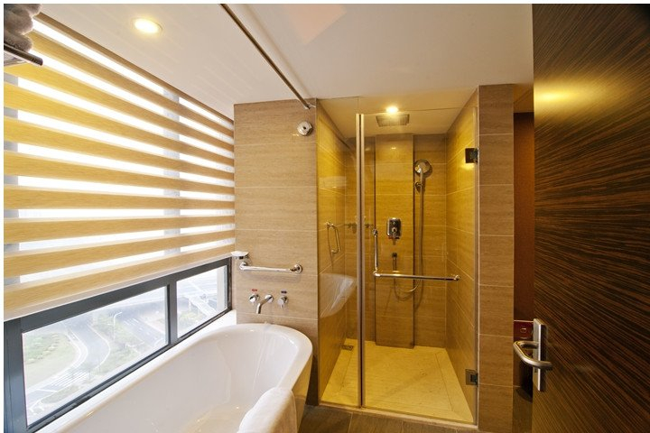 Bathroom, New Yantai Hotel, Haikou