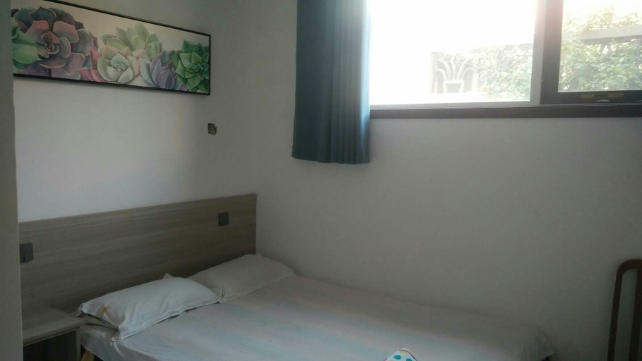 Bedroom 2, Yazhi Hotel, Jining