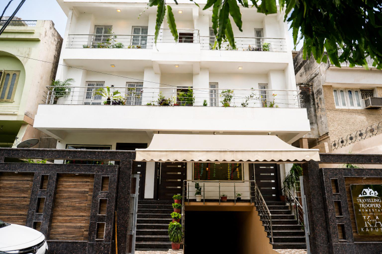 Exterior & Views