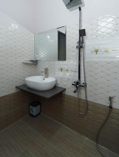 Bathroom 3, Xuan Hai Complex, Sông Cầu
