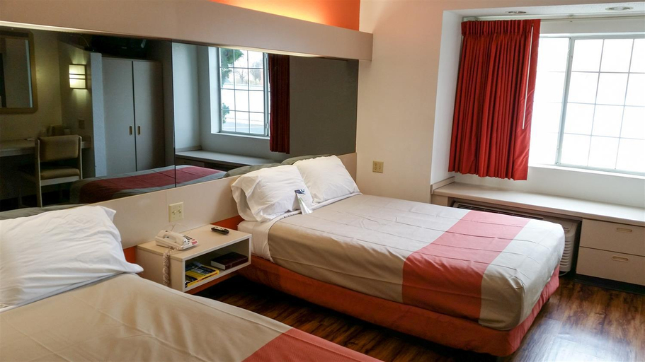 Bedroom 2, Motel 6 Chattanooga, TN - Downtown, Hamilton