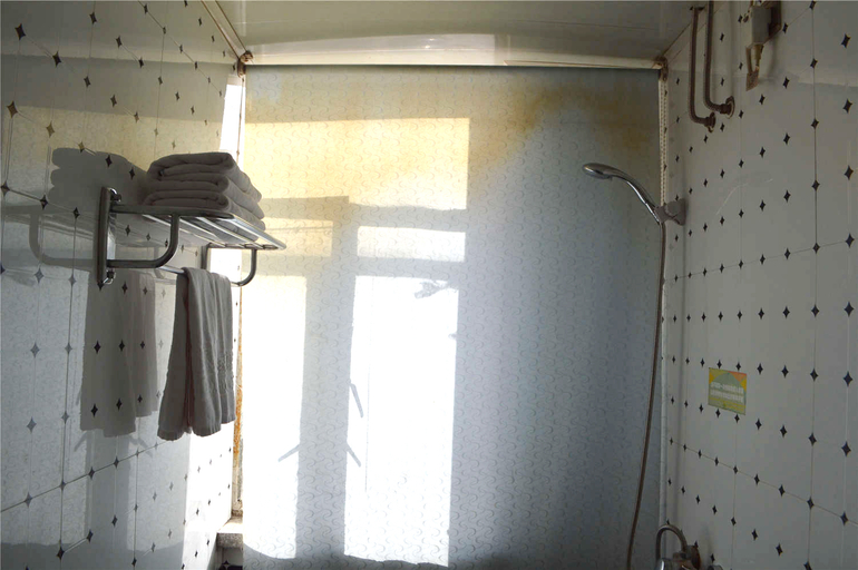 Bathroom 3, Taoli Shijia Express Hotel, Hohhot