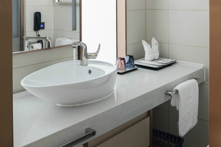 Bathroom 3, Lavande Hotel Nujiangzhou, Nujiang Lisu