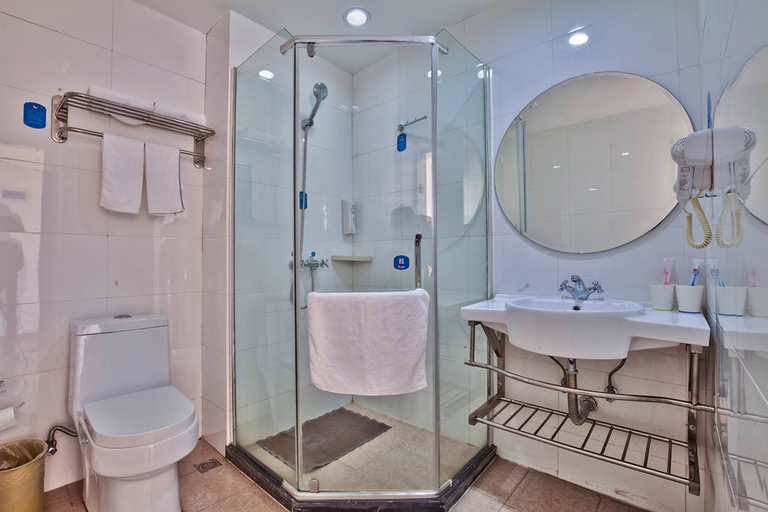Bathroom, Hanting Hotel Ningbo Zhenhai Luotuo Residetinal District, Ningbo