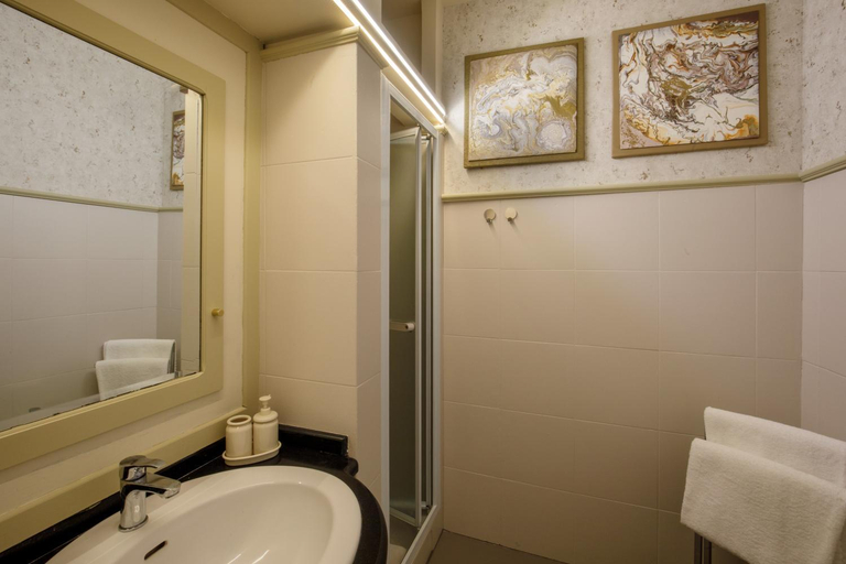 Bathroom 3, Spanish Steps Art Gallery- Roma, Rome