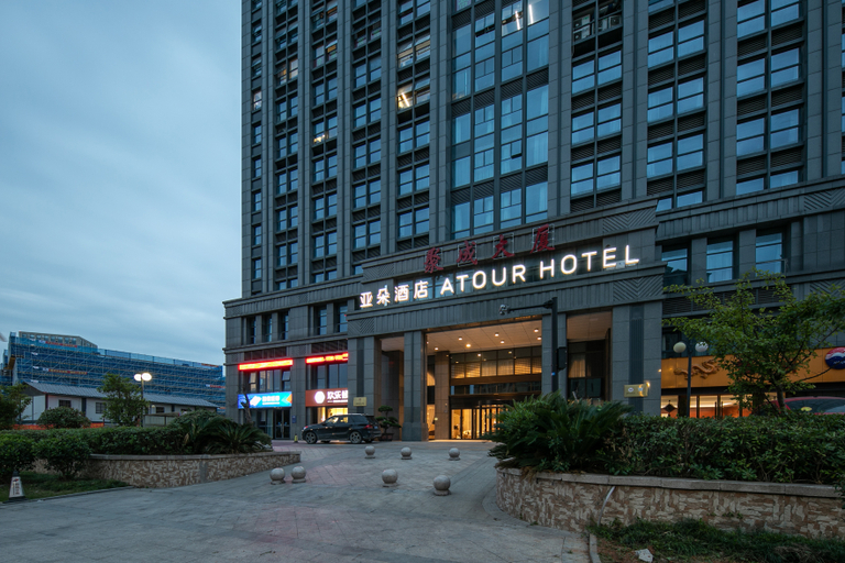 Exterior & Views