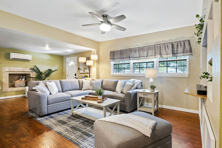 Room 4, 7 Min to Beach Pool BBQ Games Getaway, Pinellas