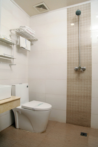 Bathroom 3, Fuyun Xingyue Hostel, Beijing