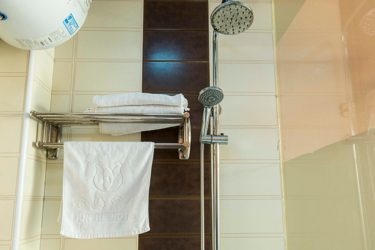 Bathroom 2, Jinxiang Theme Hostel, Harbin