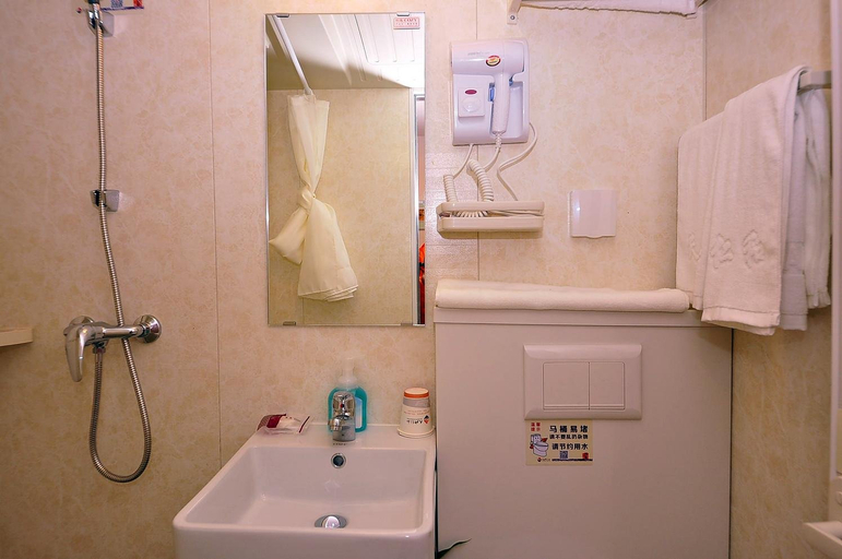 Bathroom, ティエンディー レンホーチェーンホテル(), Jinan