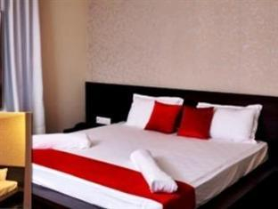 Others 5, Hotel Shelter- 150 M From Lucknow Railway Station , Lucknow