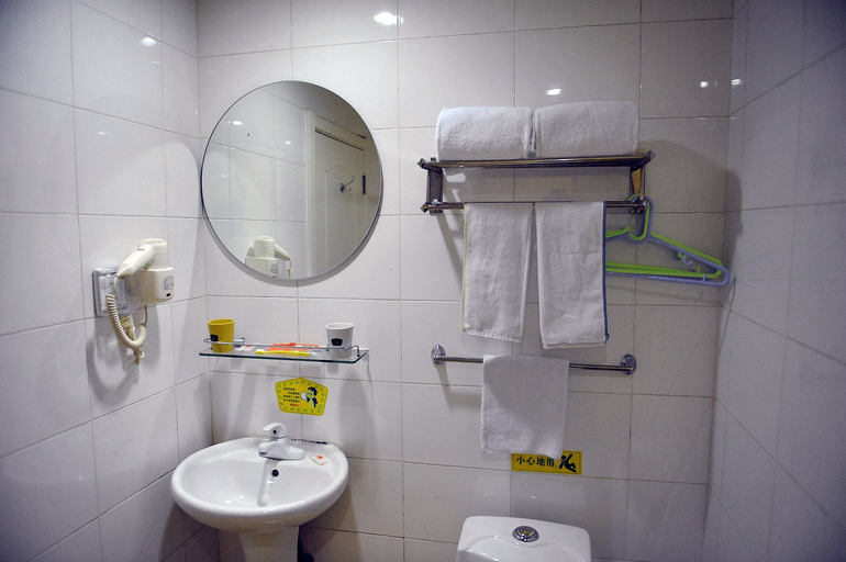 Bathroom 3, Dalian Cherry inn, Dalian