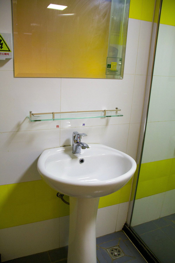 Bathroom 4, 7 Days Inn (Weifang Railway Station), Weifang