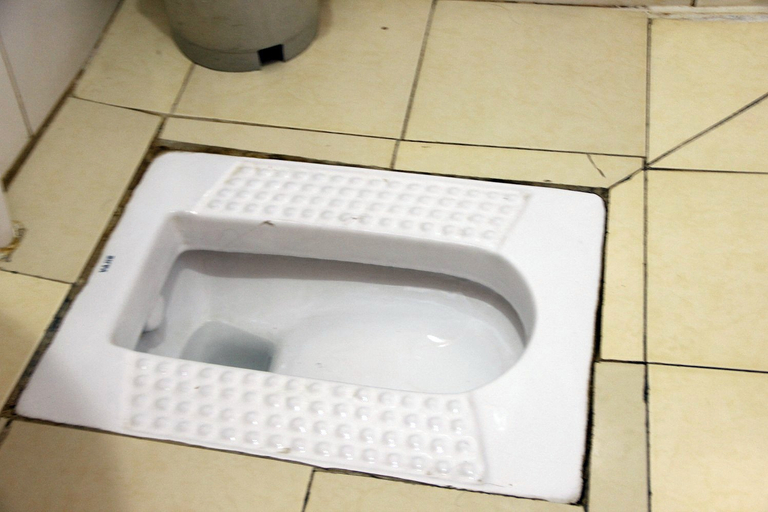 Bathroom 3, gangwanlvguan, Weihai