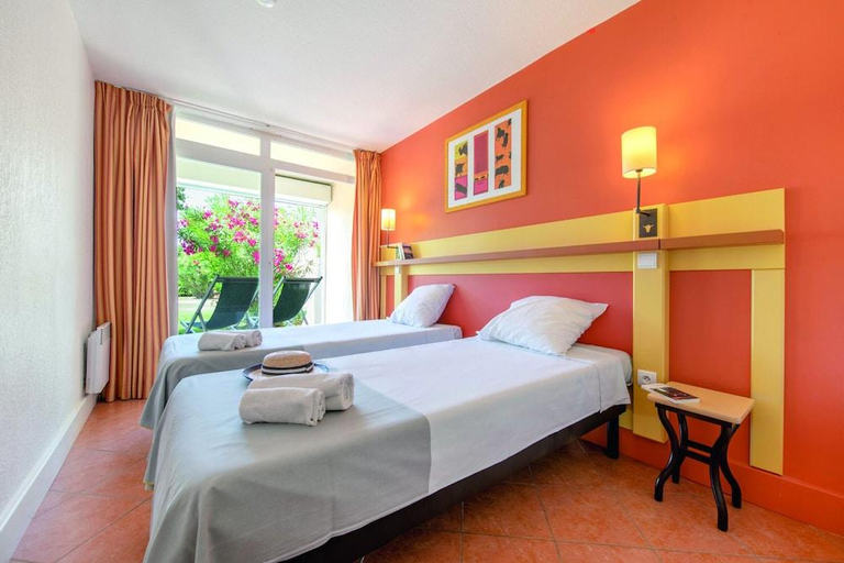 Bedroom 3, SOWELL Family Grau du Roi, Gard