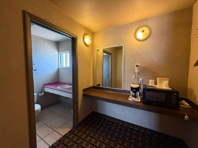 Bathroom 2, America's Best Value Inn Beaver, Beaver