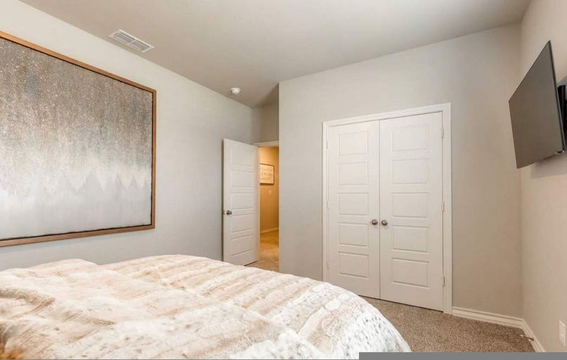 Room 3, 10 Minutes to Stadium Spacious 3BR Gameroom, Lubbock