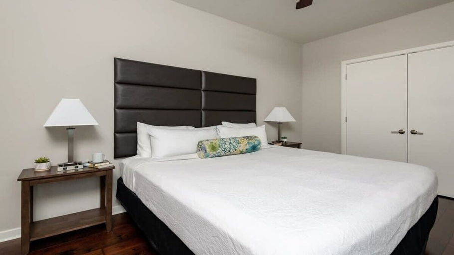 Room 2, CozySuites - Remi, Dallas
