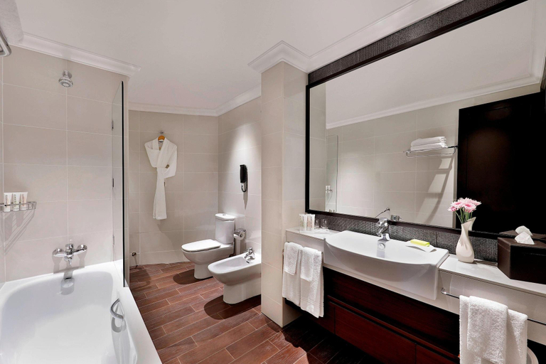 Bathroom 4, Le Meridien Mina Seyahi Beach Resort & Waterpark, Dubai