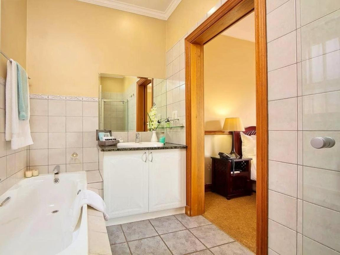 Bathroom 5, Centurion Golf Suites Boca Walk, City of Tshwane