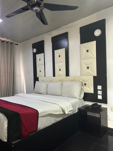 Room 2, SMART HOME HOTEL, Ikpoba-Okha