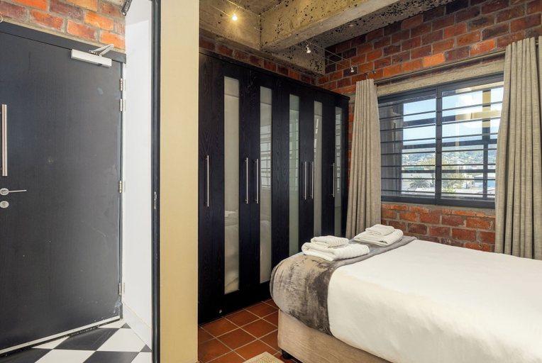 Room 5, Stylish Temple House Loft by CTHA, City of Cape Town