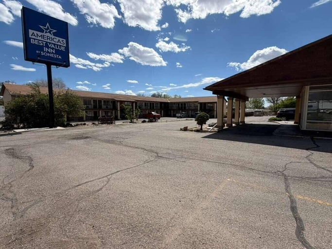 Property grounds, America's Best Value Inn Beaver, Beaver