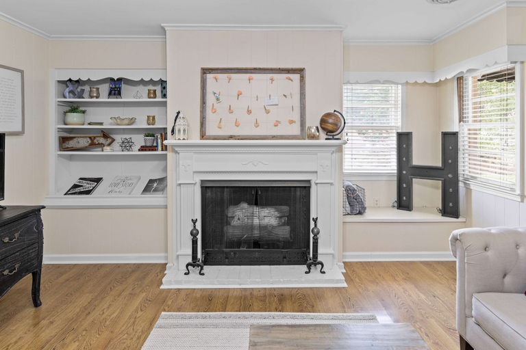 Room 3, Modern Memphis Retreat - Sleeps 7 - Fireplace, Shelby