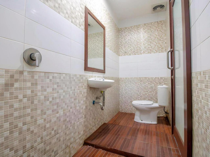 Bathroom 3, Guntur Hotel Bali, Denpasar